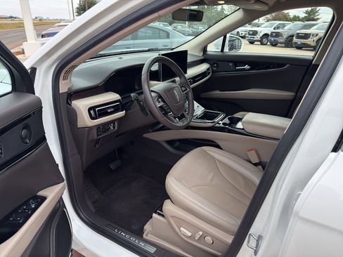 Used 2022 Lincoln Nautilus Reserve w/ Equipment Group 201A image 17