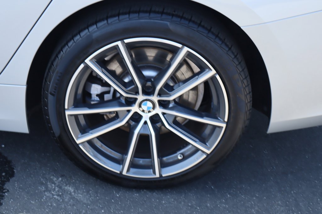 Used 2020 BMW 330i Sedan w/ Driving Assistance Package RWD image 15