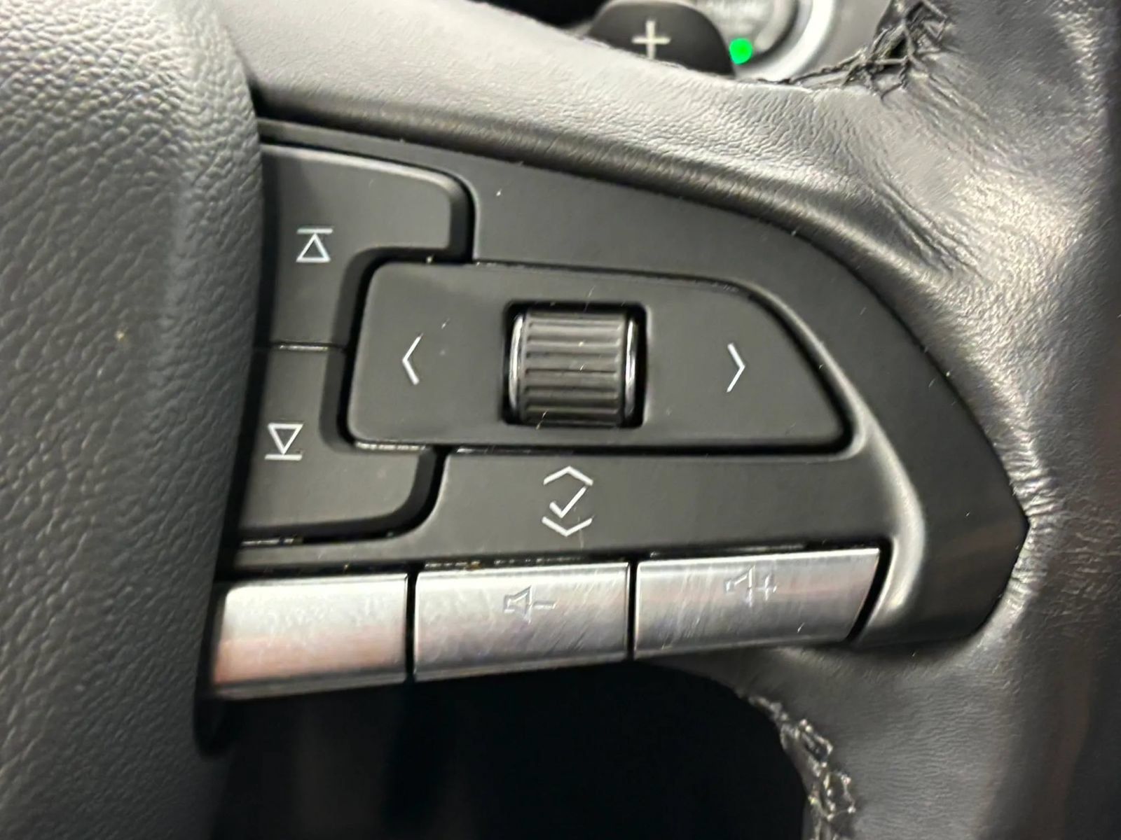 Used 2020 Cadillac XT4 Premium Luxury w/ Technology Package FWD image 47