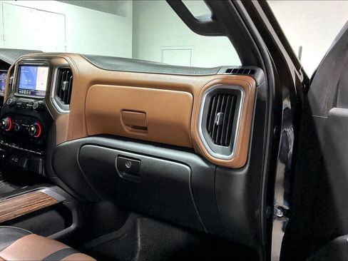 Used 2019 Chevrolet Silverado 1500 High Country w/ Technology Package AWD/4WD image 19