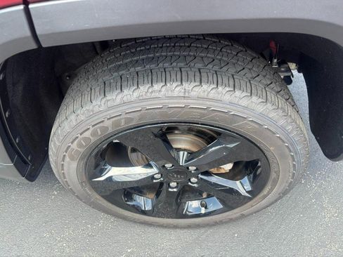 Used 2022 Jeep Grand Cherokee Altitude AWD/4WD image 8
