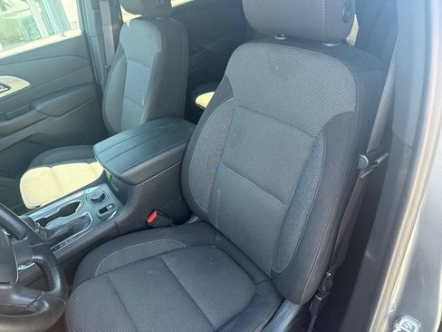 Used 2023 Chevrolet Traverse LT w/ Rear Camera Mirror Package AWD/4WD image 17
