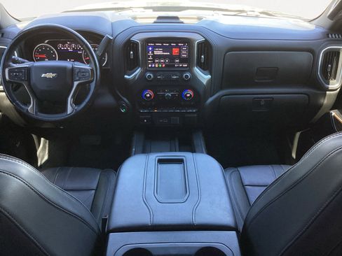 Used 2022 Chevrolet Silverado 1500 High Country w/ Technology Package image 4