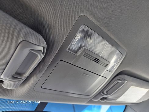 Used 2017 Toyota Camry SE FWD image 30