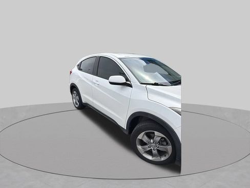 Used 2018 Honda HR-V LX image 3