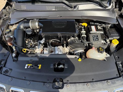 Used 2024 Jeep Compass Latitude w/ Altitude Special Edition image 17