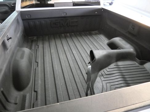 Used 2018 GMC Sierra 1500 SLE image 18