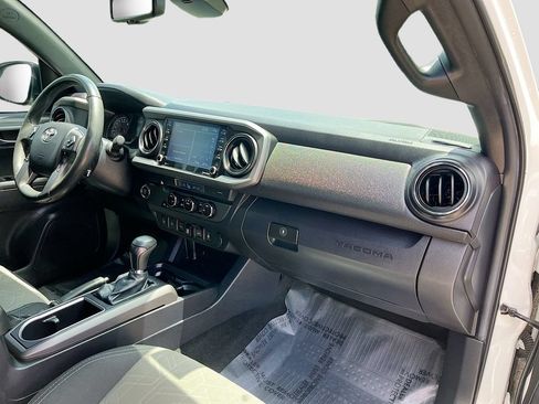 Used 2022 Toyota Tacoma TRD Sport w/ Technology Package RWD image 27