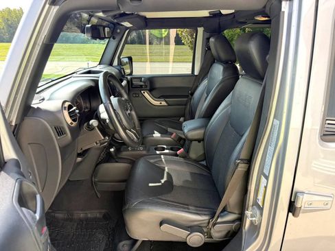 Used 2016 Jeep Wrangler Unlimited Sahara AWD/4WD image 10