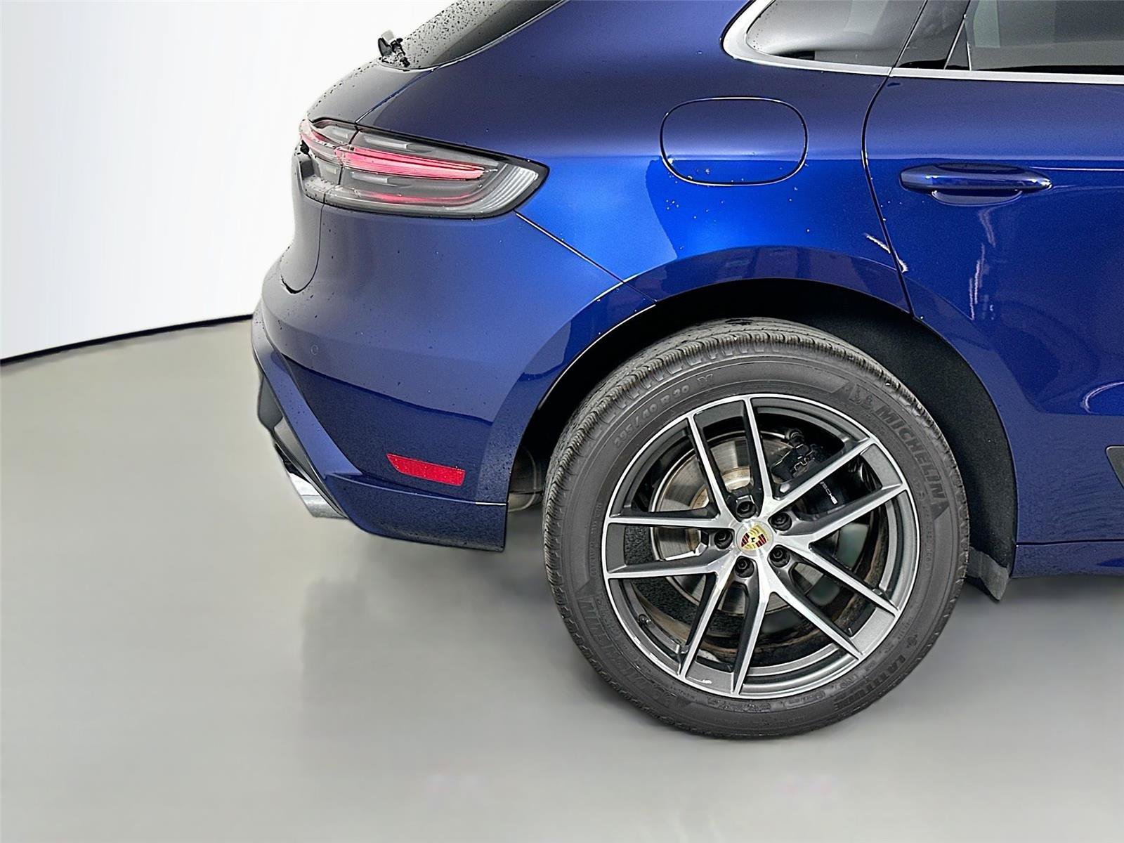 Certified 2024 Porsche Macan AWD/4WD image 13
