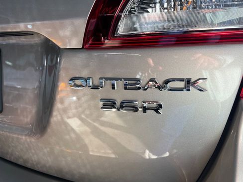 Used 2015 Subaru Outback 3.6R Limited image 13