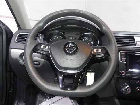 Used 2017 Volkswagen Jetta S image 29