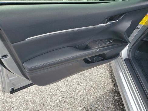 Used 2023 Toyota Camry XSE image 19