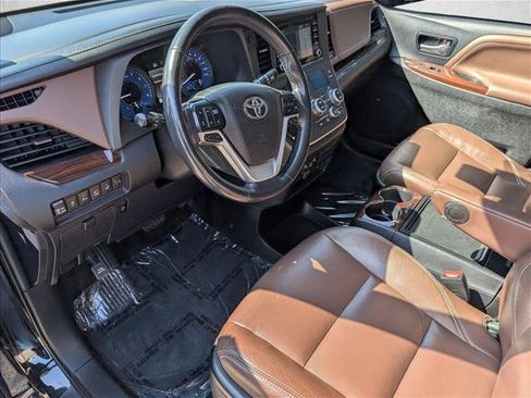 Used 2019 Toyota Sienna Limited Premium w/ Carpet Mat Package FWD image 9