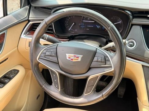 Used 2018 Cadillac XT5 Luxury w/ Driver Awareness Package FWD image 18