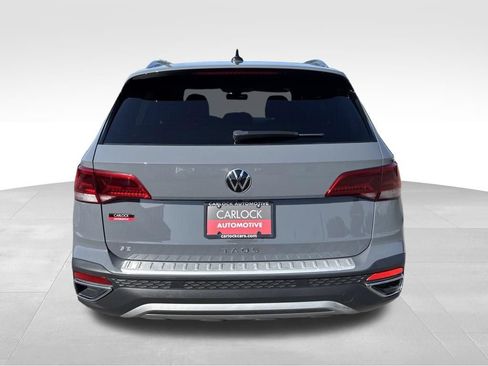Used 2023 Volkswagen Taos SE w/ Panoramic Sunroof Package FWD image 6