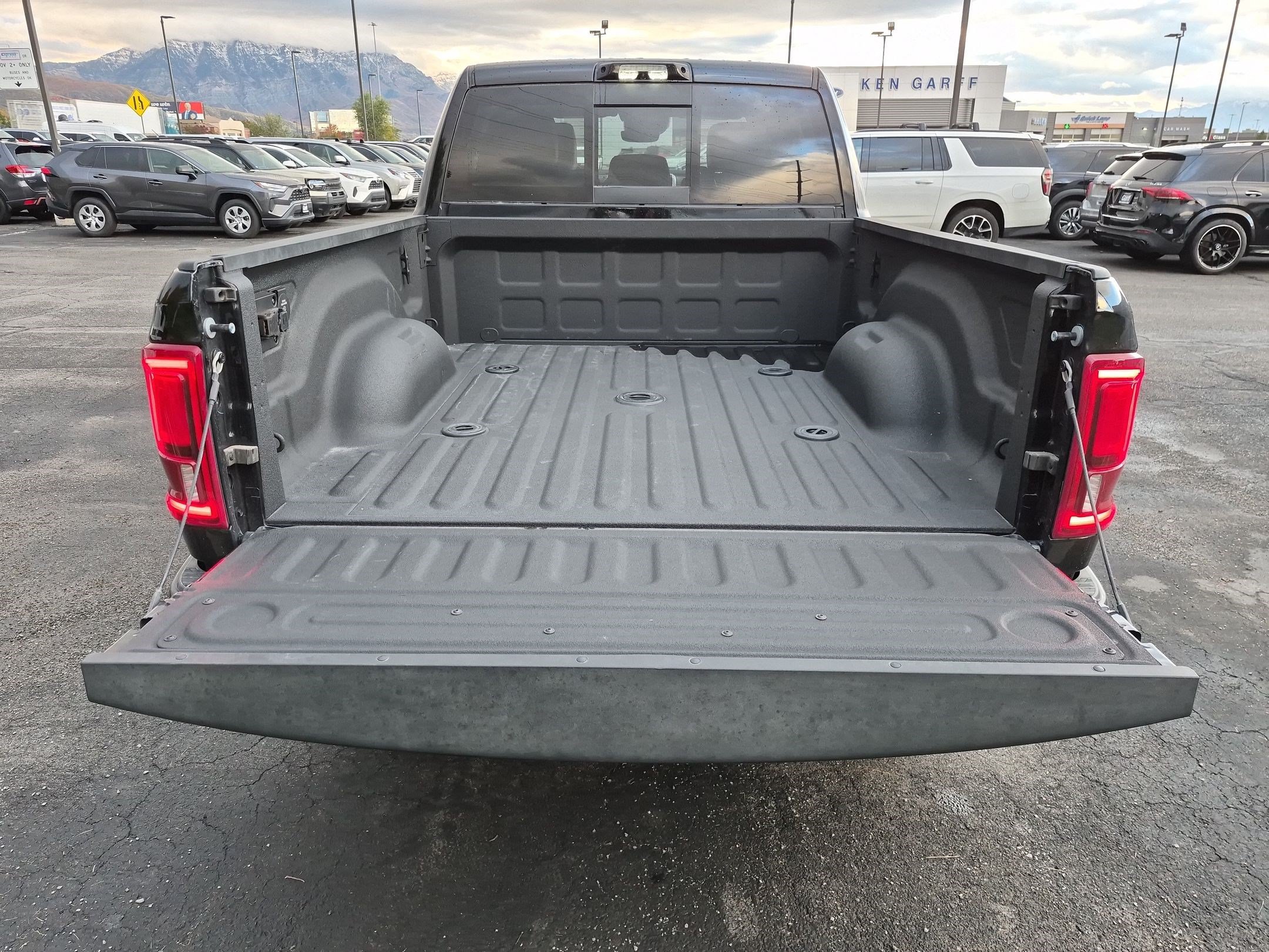 Used 2026 RAM 3500 Laramie AWD/4WD image 32