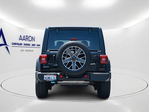 Used 2023 Jeep Wrangler Unlimited Sahara w/ Cold Weather Group AWD/4WD image 5