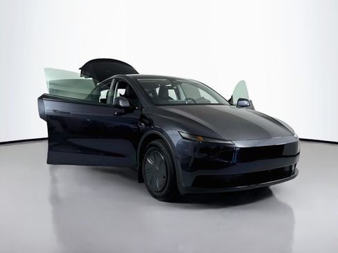 Used 2026 Tesla Model Y 2WD image 28