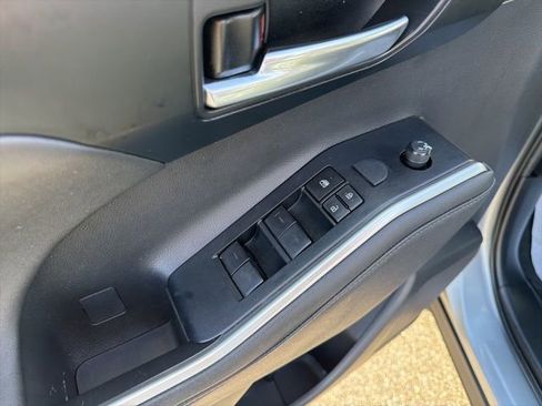 Used 2023 Toyota Highlander L image 12