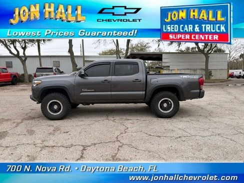 Used 2017 Toyota Tacoma TRD Off-Road w/ Premium & Technology Package image 5