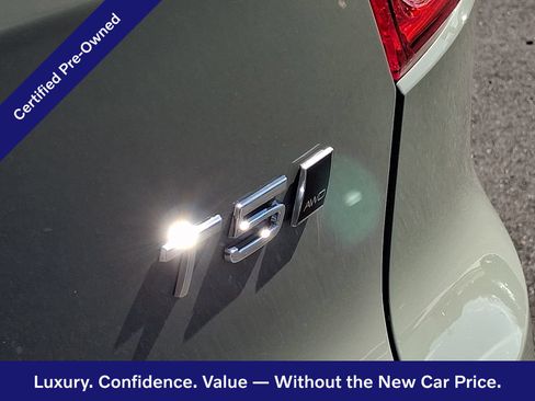 Certified 2024 Volvo XC40 B5 Plus w/ Protection Package Premier AWD/4WD image 32