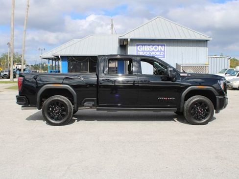 Used 2025 GMC Sierra 2500 AT4 image 14