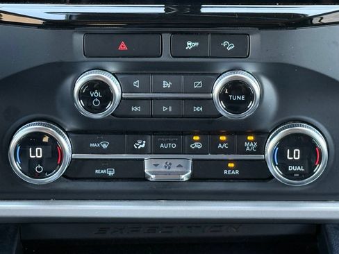 Used 2023 Ford Expedition XL AWD/4WD image 25
