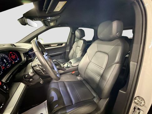 Certified 2025 Porsche Cayenne E-Hybrid AWD/4WD image 5
