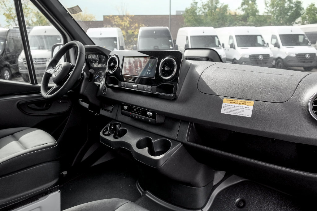 New 2025 Mercedes-Benz eSprinter 170 Cargo image 21
