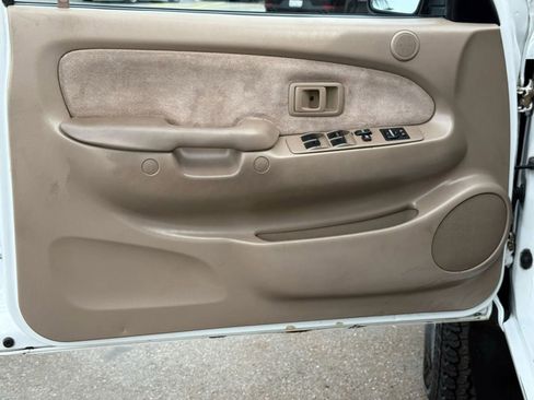 Used 2001 Toyota Tacoma PreRunner image 12