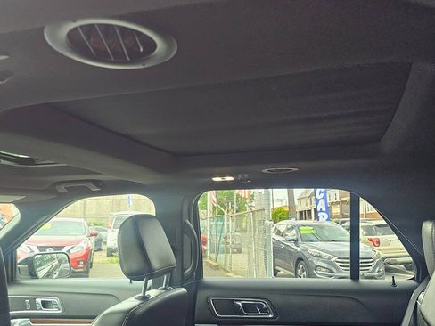 Used 2018 Ford Explorer Limited AWD/4WD image 8