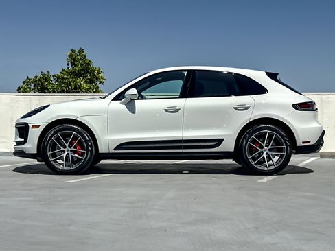 Used 2023 Porsche Macan S AWD/4WD image 2