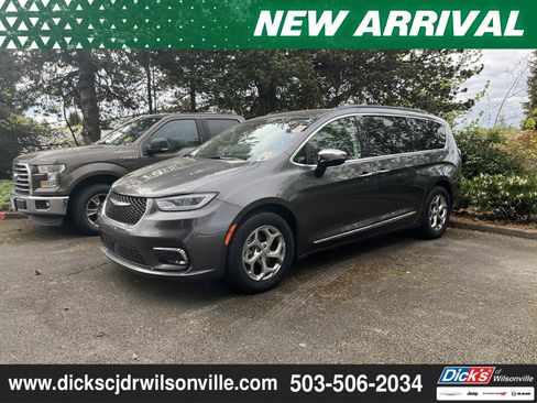 Used 2023 Chrysler Pacifica Limited FWD image 4