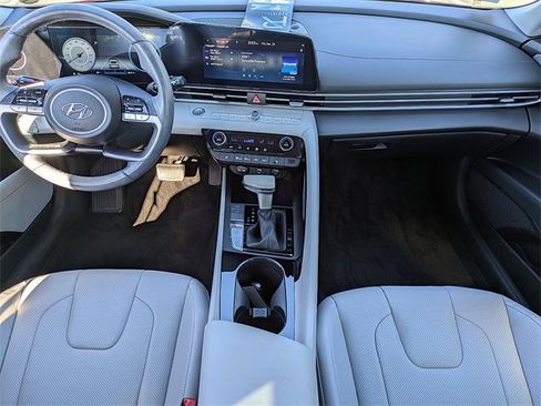 Used 2023 Hyundai Elantra Limited image 13