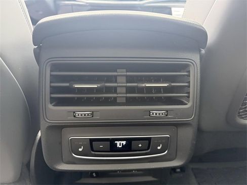Used 2019 Audi Q8 Premium image 21