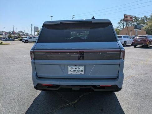 New 2025 Lincoln Navigator Reserve image 5