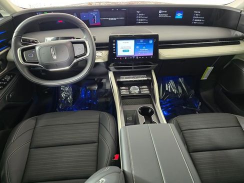 Used 2025 Lincoln Nautilus Reserve image 18