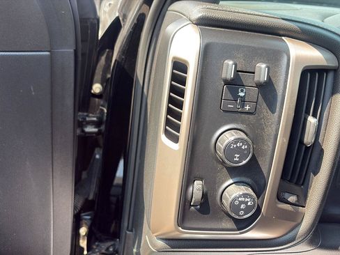 Used 2017 GMC Sierra 2500 Denali w/ Duramax Plus Package AWD/4WD image 15