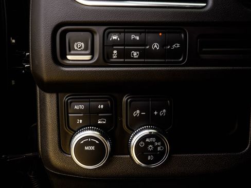Used 2022 GMC Yukon SLT w/ SLT Premium Package AWD/4WD image 30