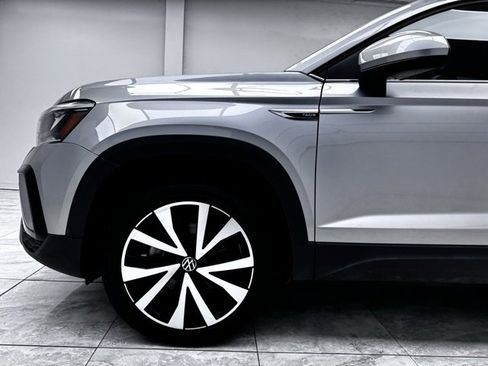 Used 2024 Volkswagen Taos SE image 10