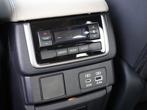 Certified 2025 Subaru Ascent Premium w/ Premium Package image 18