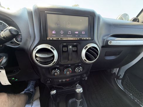 Used 2012 Jeep Wrangler Rubicon w/ PWR Convenience Group image 15