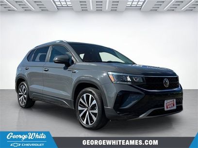 Used 2022 Volkswagen Taos SE w/ Panoramic Sunroof Package