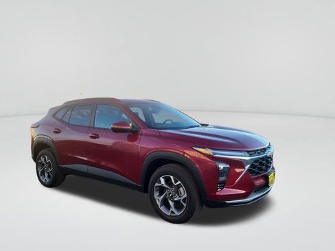 New 2025 Chevrolet Trax LT w/ Driver Confidence Package image 8