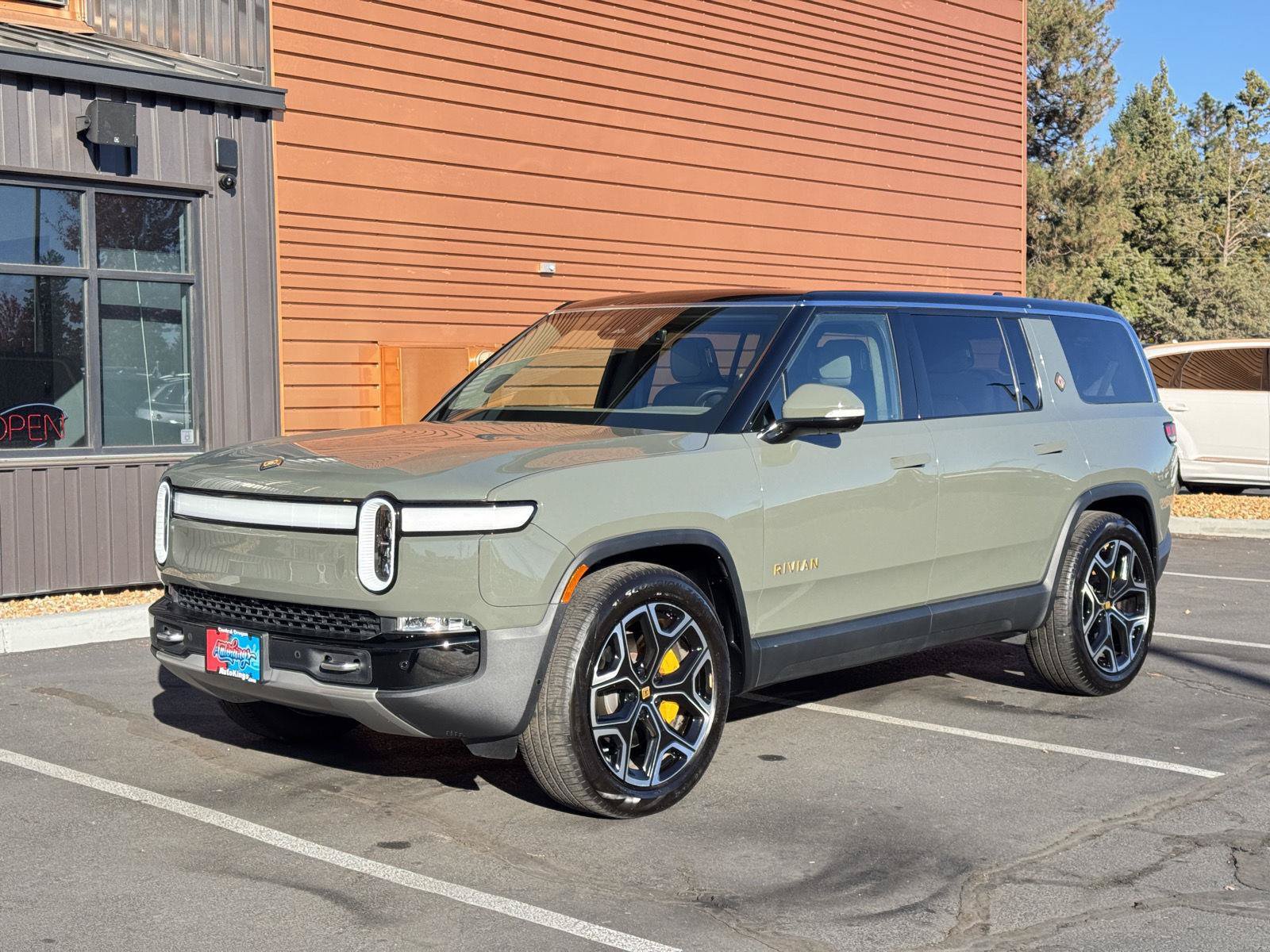 Used 2023 Rivian R1S Launch Edition Quad AWD/4WD image 1
