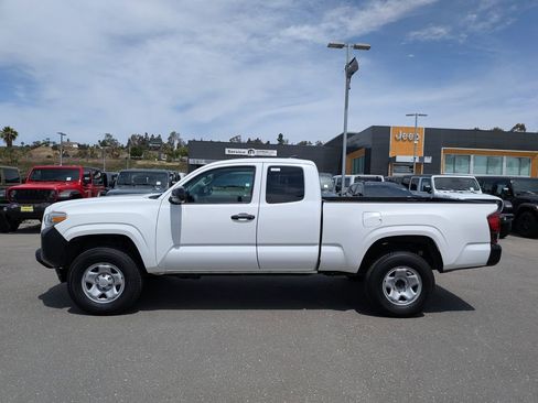Used 2019 Toyota Tacoma SR image 2