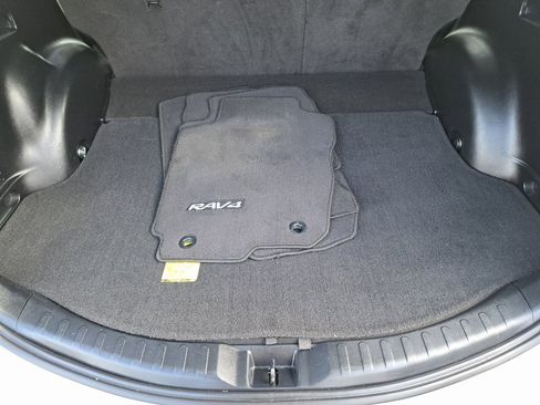 Used 2018 Toyota RAV4 Limited image 29