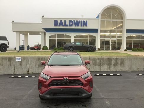 Used 2021 Toyota RAV4 LE image 2