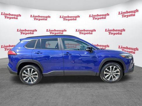 Used 2025 Toyota Corolla Cross XLE AWD/4WD image 2